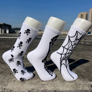 Chaussettes Mi-Hautes Streetwear Unisexe Avec Motifs de Crâne et Toile d'Araignée en Coton Respirant Chaussettes de Sport pour Hommes Femmes