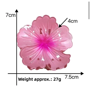 Dimensioni della molletta per capelli a fiore rosa: 7,5 cm di larghezza e 7 cm di altezza