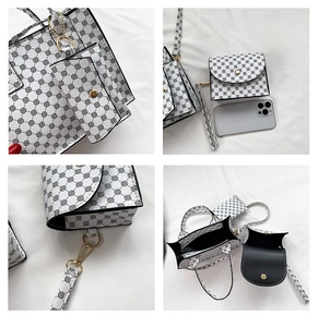 Détails d'un ensemble de sacs blancs vintage avec motifs imprimés et structure interne