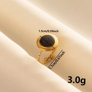 Detail shot of vintage 304 stainless steel ring with dimensions and 3.0g weight data