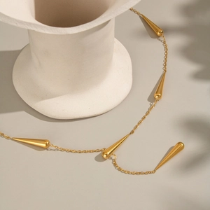 Collier en Y élégant en acier inoxydable plaqué or 18 carats avec glands en goutte d'eau