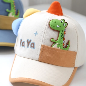 Kinder-Baseballkappe mit 3D-Dinosaurier-Design und bunten Patchwork-Baumwollpaneelen