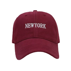 Berretto da baseball in cotone rosso scuro con ricamo bianco NEW YORK frontale