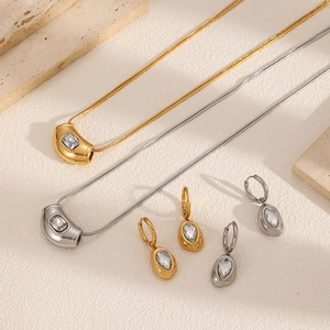 Geometric Pendant Necklace Zircon Inlaid 18K Gold Plated Stainless Steel Snake Bone Chain French Ins Style For Women