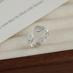 Macro shot of S925 silver pig nose link ring with adjustable band and polished finish