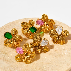 Boucles D'oreilles Fleuries En Acier Inoxydable Avec Zircone Taille Poire Design De Niche Pétales Élégants Bijoux Pour Femmes
