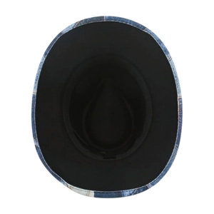 Vue intérieure du chapeau de cowboy avec bandeau noir et texture imprimé denim