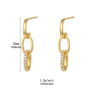 Detail der ineinandergreifenden Goldohrringe mit Maßen von 22mm Höhe und 1,2g Gewicht