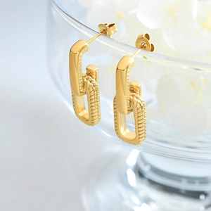Modern geometric U-shaped chain link earrings in bright gold-plated stainless steel