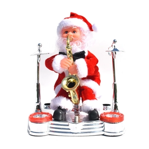 Elektrischer musikalischer Weihnachtsmann mit goldenem Saxophon auf silberner Basis