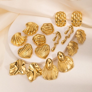 Detailed collection of vintage geometric gold earrings in heart and shell shapes