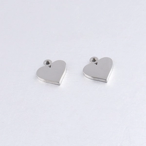 Polished silver heart pendant made of stainless steel for DIY jewelry necklace making