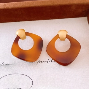 Boucles d'oreilles géométriques vintage en résine creuse avec acétate crème et ambre