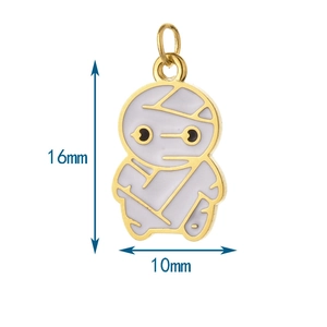 Vue macro détaillée d'un pendentif momie doré avec émail blanc et dimensions de 16mm