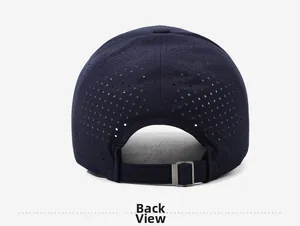 Vue arrière casquette de sport bleu marine perforée avec sangle de réglage métallique