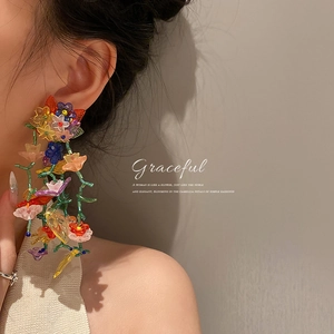 Orecchini a fiore con nappe colorate e petali di acrilico vivaci per donne