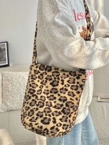Furry leopard print bucket bag for women, plush winter crossbody shoulder bag style