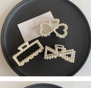 Three-piece set of white pearl hair claws in bow and geometric rectangle metal shapes