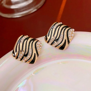 Vintage-Ohrringe quadratisch in Gold mit schwarzem Zebramuster und Diamanten