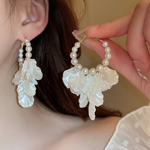 French vintage white pearl and resin petal geometric hoop earrings for women