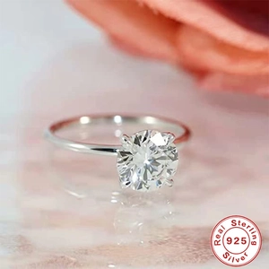 Detailed close-up of a 925 sterling silver ring with a four-prong set round cubic zirconia
