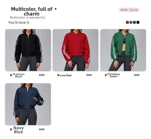 Dettaglio della giacca sportiva con zip e strisce laterali in quattro colori