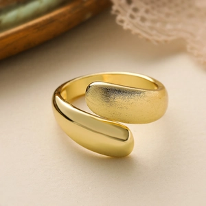 Minimalist 18K gold-plated open ring with contrasting frosted and polished finish