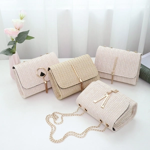 Women Straw Woven Shoulder Bag With Metal Chain Strap Rhinestone V Decor Tassel Summer Vacation Fashion Crossbody