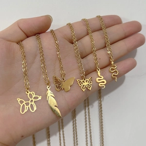 Collier Pendentif en Or et Acier au Titane Minimaliste pour Femmes Papillon Serpent Chiot Éléphant Soleil Marguerite Bijoux Cadeau