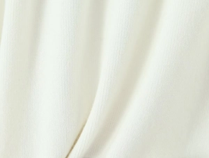 Dettaglio del tessuto a maglia a coste bianche con texture a righe sottili verticali