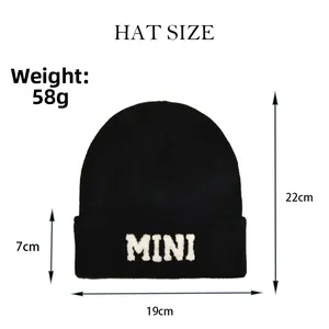 Tabella taglie per berretto nero in maglia con ricamo MINI e dimensioni di 22 cm