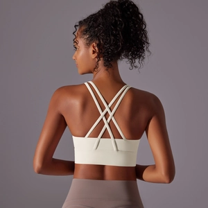 Dettaglio incrociato sulla schiena del reggiseno sportivo color crema con fascia elastica