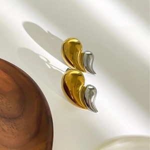 Boucles d'oreilles goutte d'eau en acier titane avec contraste or et argent