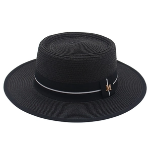 Cappello di paglia nero stile francese a tesa larga con nastro e lettera M dorata