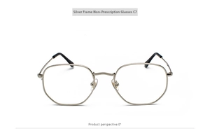 Detalle frontal de gafas metálicas plateadas con montura irregular y lentes claras C7