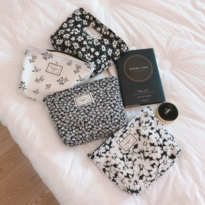 Floral Cotton Seersucker Makeup Bag Zipper Cosmetic Organizer Puffy Texture Handheld Clutch For Travel Daily Use Women