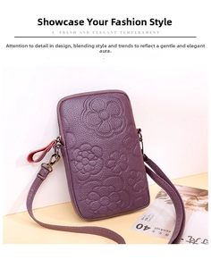 Détail du sac de téléphone violet en similicuir avec fleurs 3D et fermeture éclair