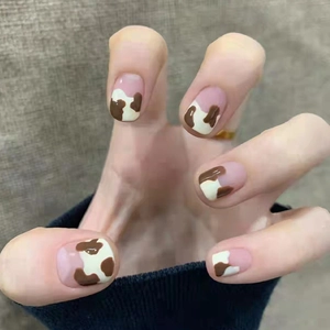 Faux Ongles Courts Carrés Motif Vache Marron Blanc Imprimé Animal Style Frais Mignon Ongles Artificiels Pour Femmes