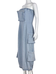Abito midi a fascia in denim celeste con tasche funzionali e dettaglio orlo arricciato