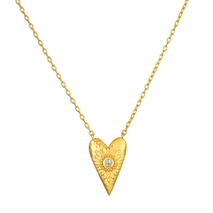 Détail du collier cœur plaqué or 18K avec gravure de tournesol et pierre de zircon