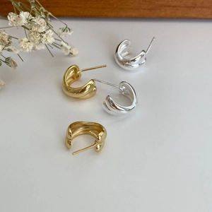 Minimalist 925 sterling silver twisted cross stud earrings in gold and silver finishes