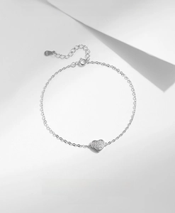 Detailed view of S925 sterling silver heart bracelet with sparkling zircon pave setting