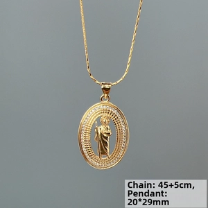 Détail du pendentif Saint-Jude doré avec zircons blancs et chaîne de 45+5 cm de long
