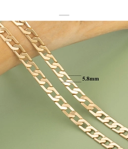 Macro shot of 5.8mm flattened 18K gold plated O-chain link with high glossy finish
