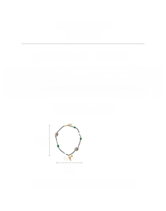 Vue détaillée du collier en perles de pierre avec pendentif cheval doré et détails