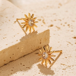 Elegant 18K Gold Plated Copper Zirconia Sun Flower Stud Earrings Small Star Sparkling Fashion Jewelry For Women Daily Wear