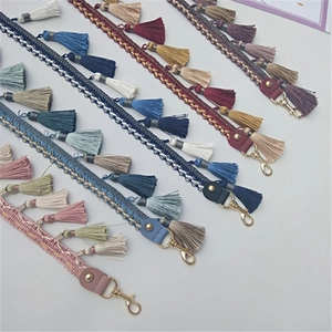 Bandoulières tissées de style ethnique avec glands colorés et mousquetons en métal doré