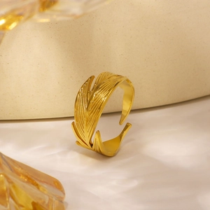 Exquisite 18K gold plated stainless steel feather open ring with embossed texture