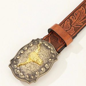 Ceinture marron style western avec motifs gaufrés et boucle tête de taureau dorée