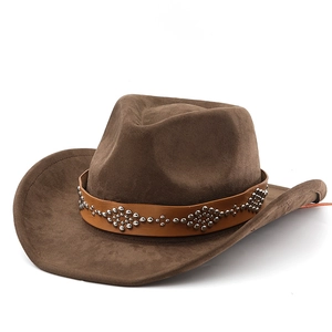 Chapeau de cowboy western marron en daim avec bande cloutée et large bord incurvé
